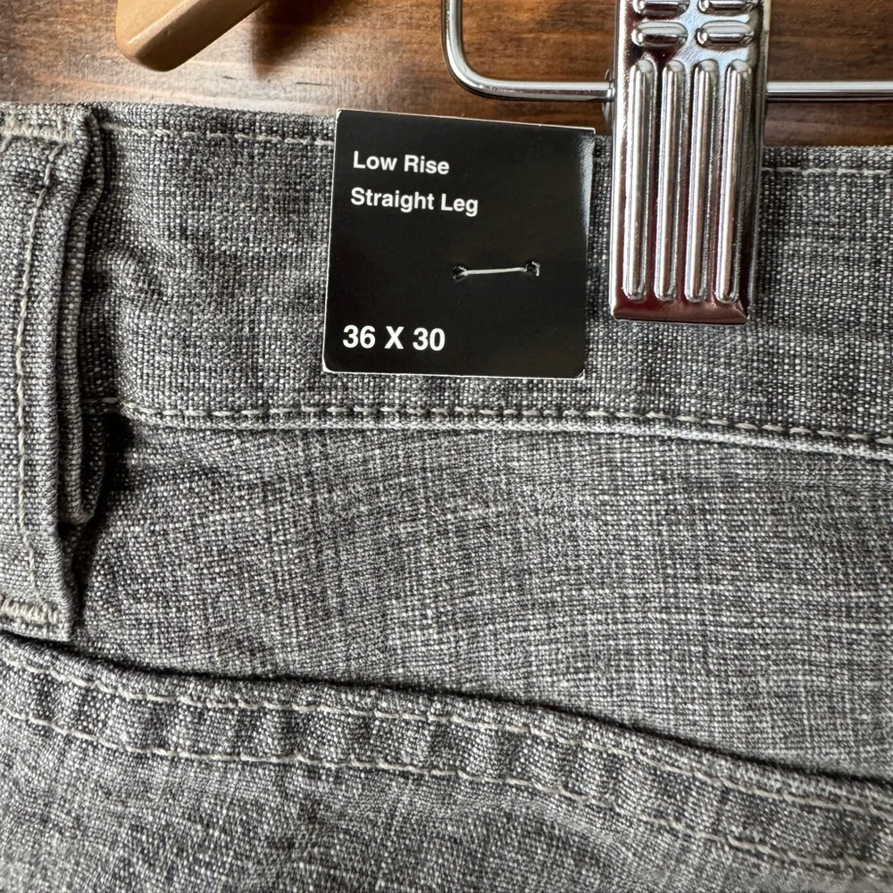 NWT Express Low Rise/Straight Leg Gray Denim Jeans 36x30